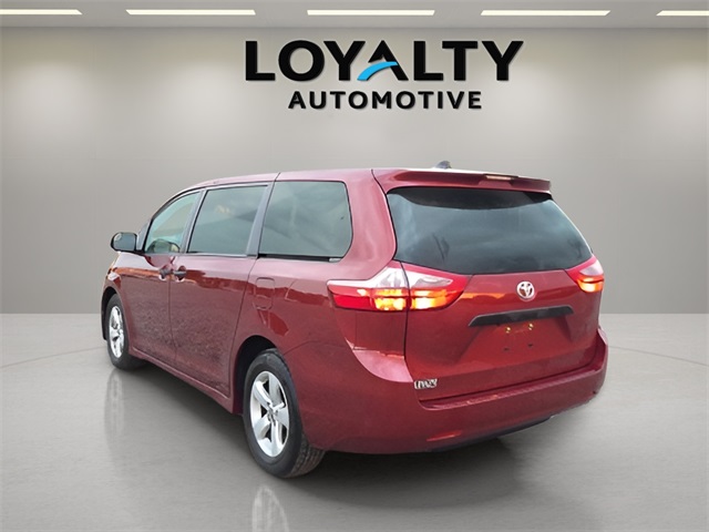 2020 Toyota Sienna L photo 3