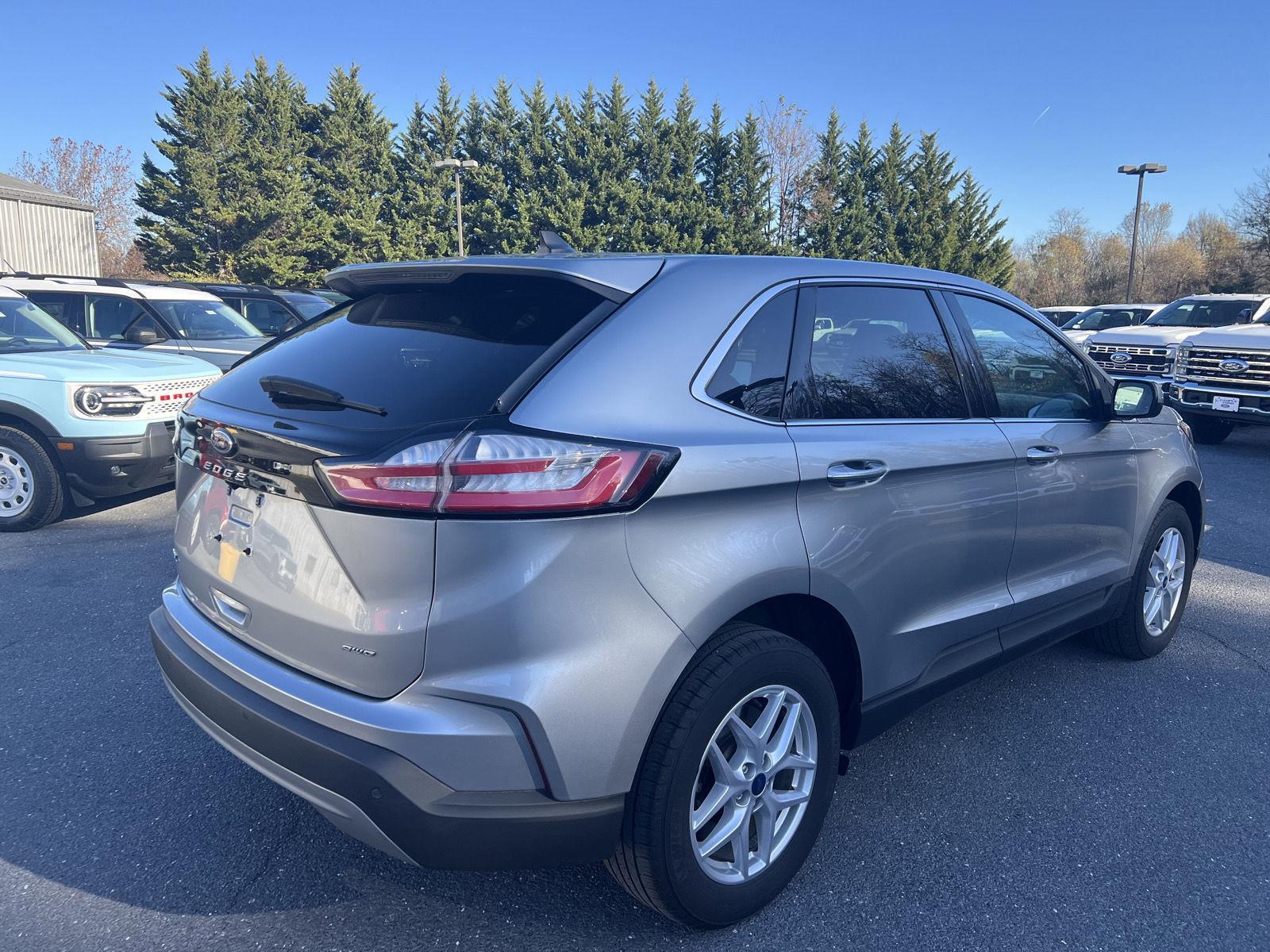 2022 Ford Edge SEL photo 3