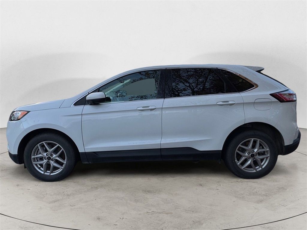 2024 Ford Edge SEL photo 2