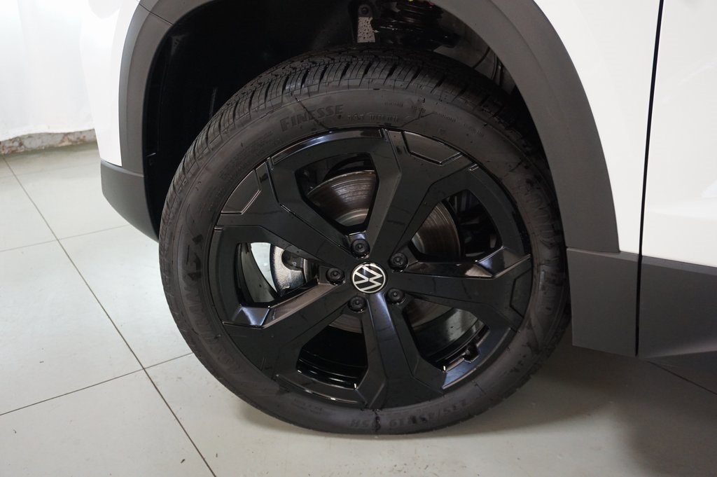 2025 Volkswagen Taos SEL photo 23