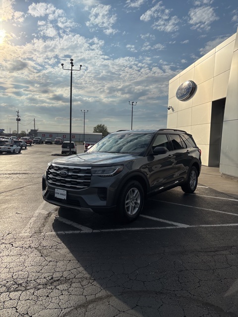 2025 Ford Explorer photo 7