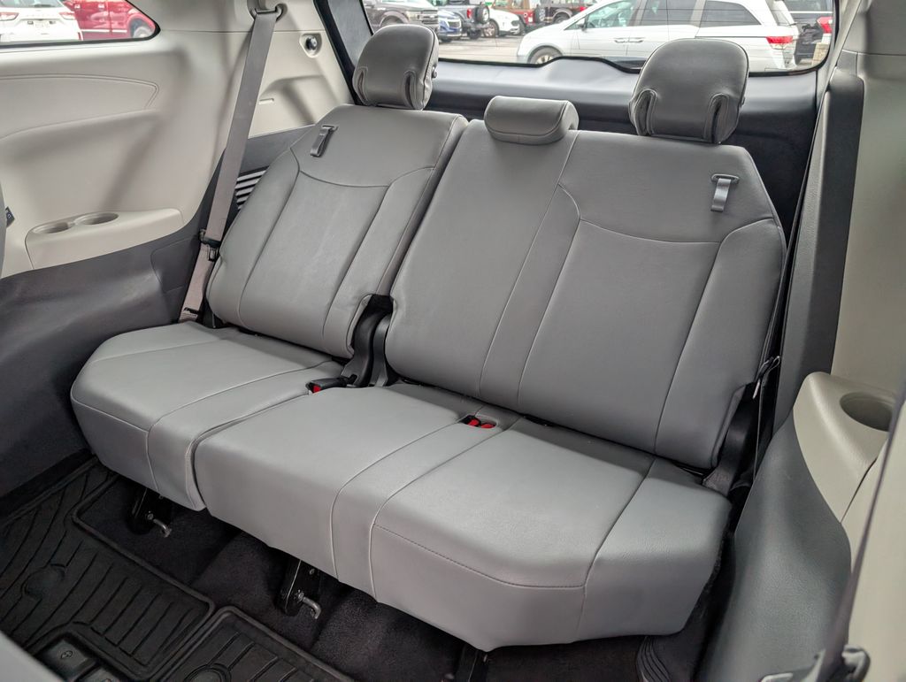 2024 Toyota Sienna XLE photo 9