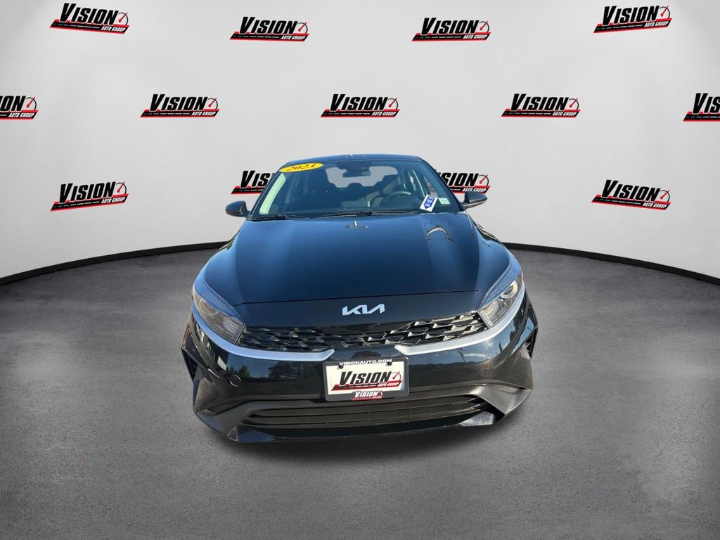 2023 Kia Forte LXS photo 2