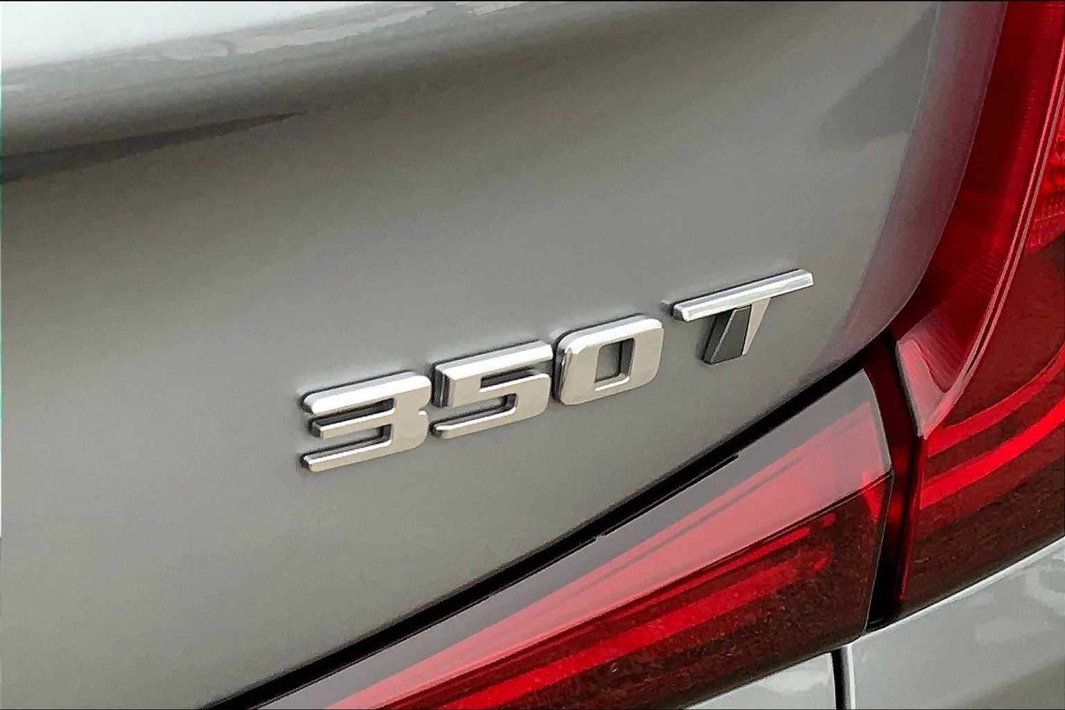 2024 Cadillac XT4 Premium Luxury photo 8