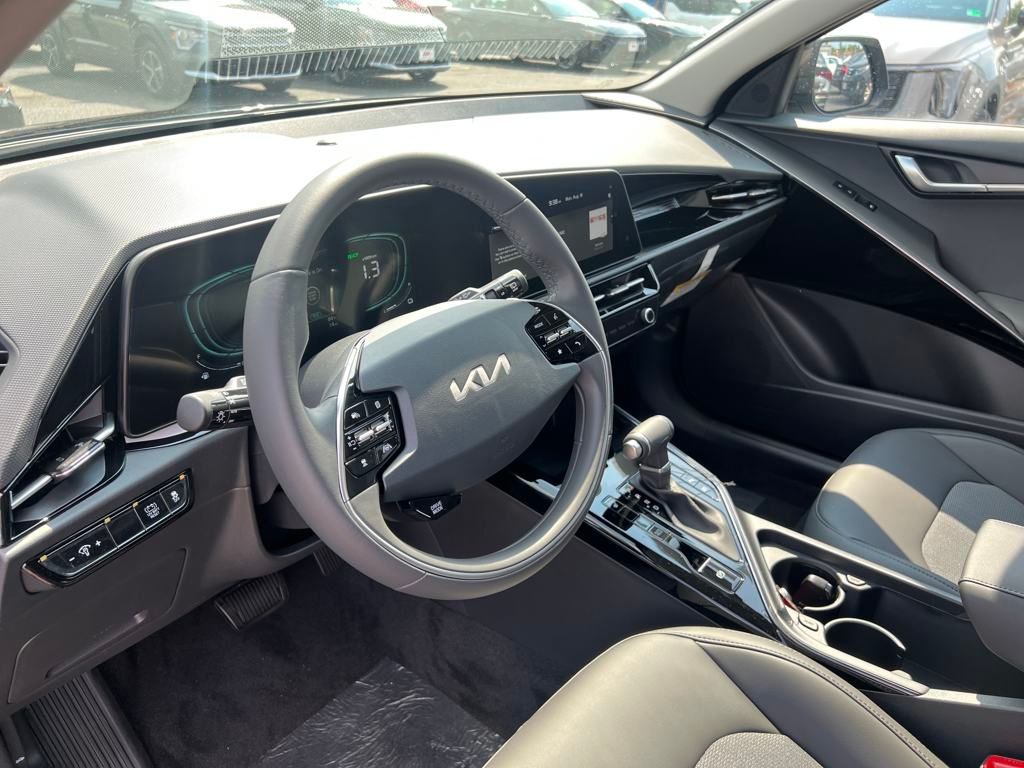 2025 Kia Niro EX photo 13