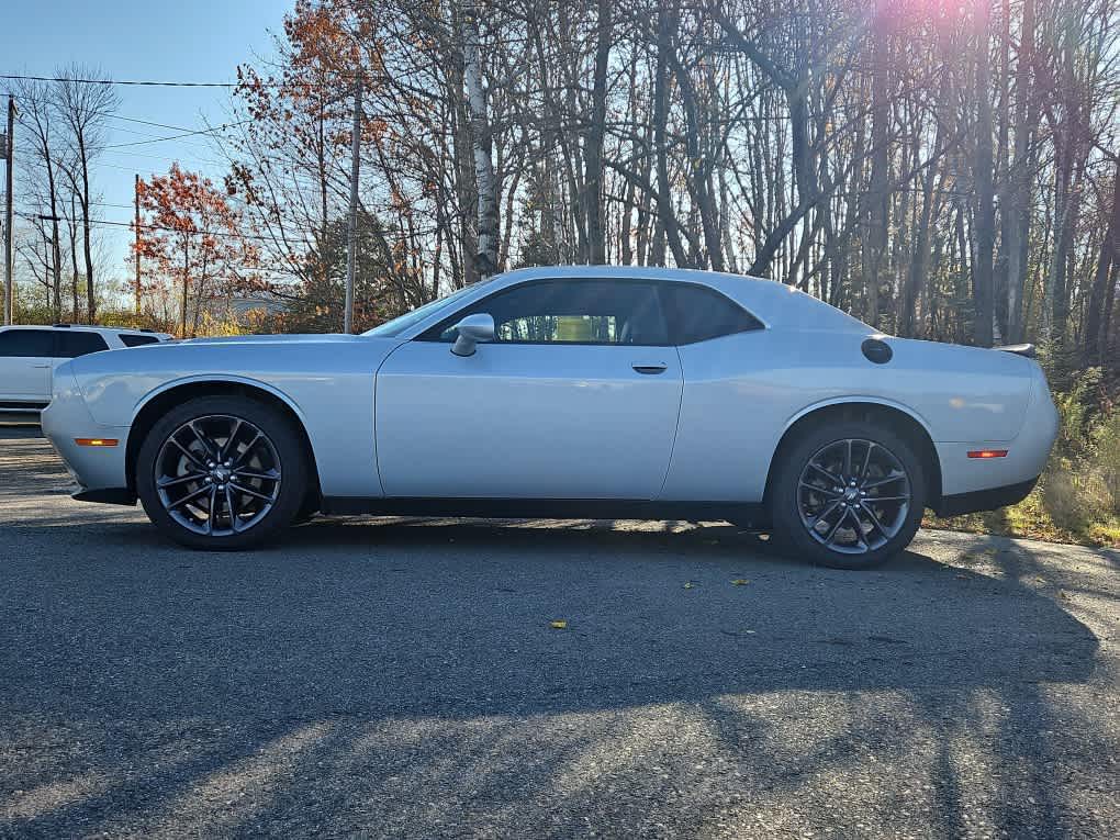 2021 Dodge Challenger SXT photo 2