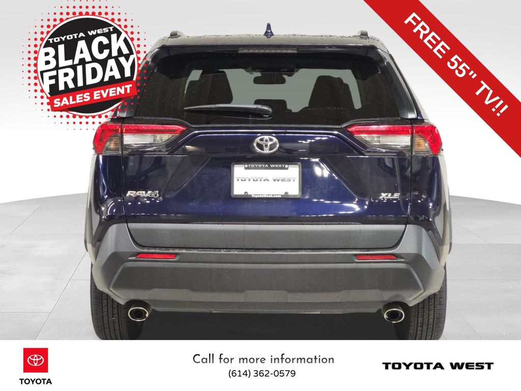 2021 Toyota RAV4 XLE photo 2