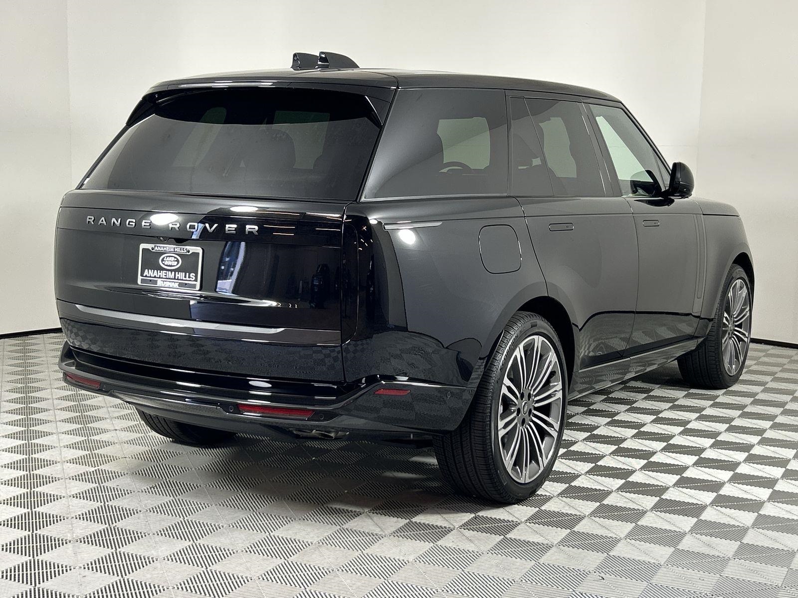 2025 Land Rover Range Rover SE photo 4