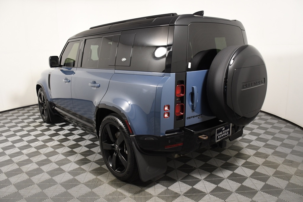 2022 Land Rover Defender 110 X-Dynamic HSE photo 4