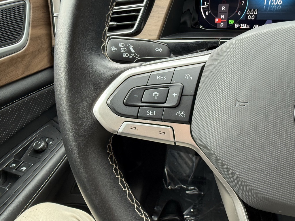 2024 Volkswagen Atlas SE Technology photo 21