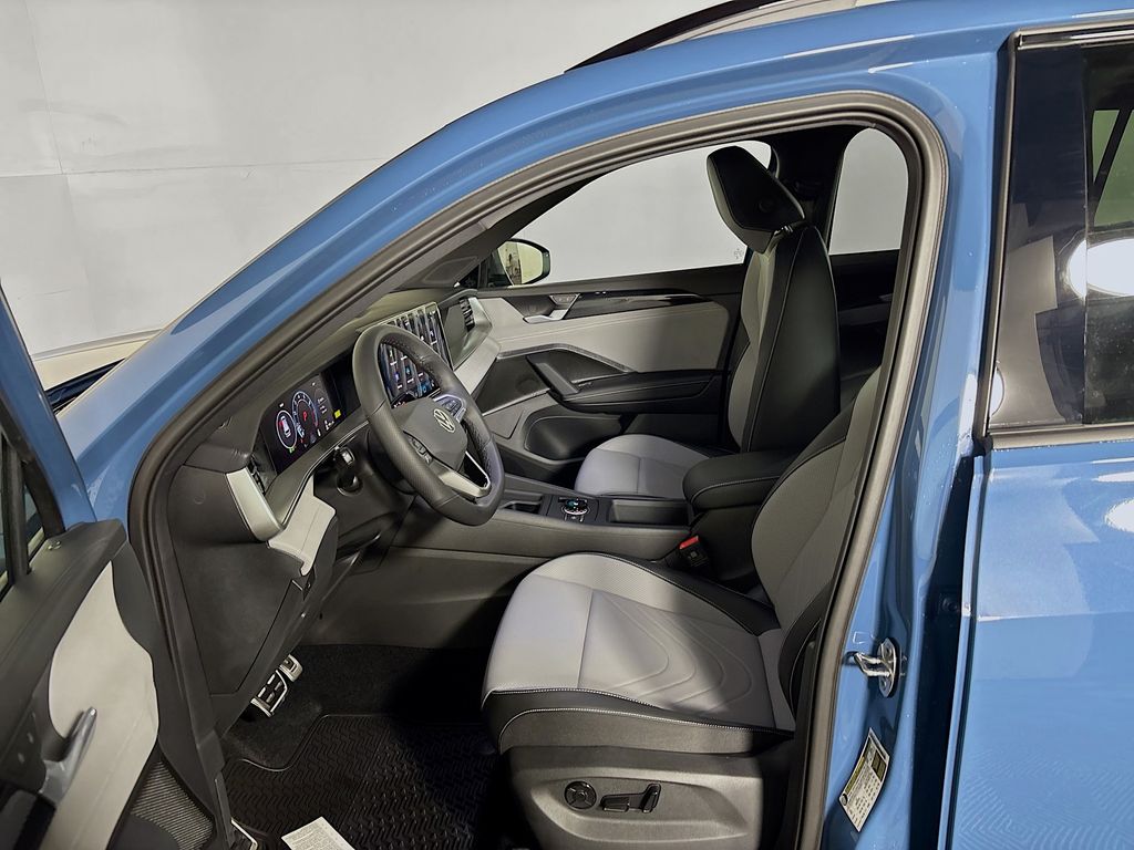 2025 Volkswagen Tiguan SE R-Line Black photo 11