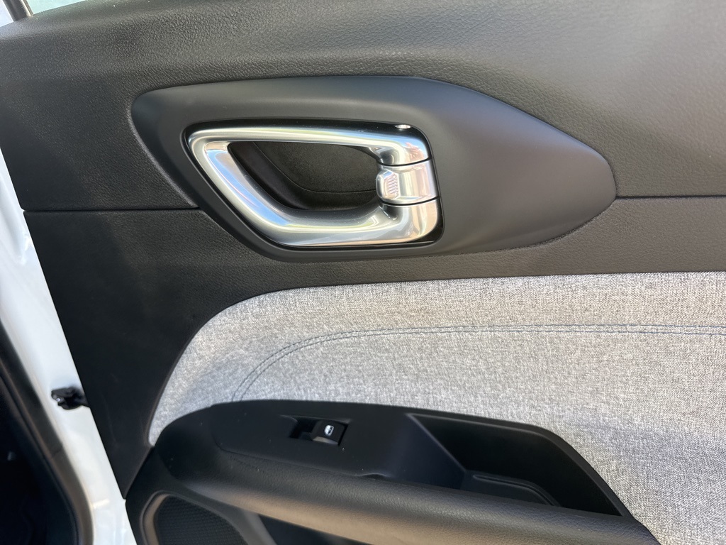 2024 Jeep Compass Latitude photo 23