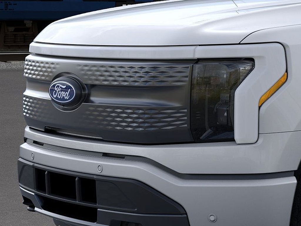 2025 Ford F-150 Lightning photo 17