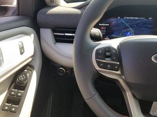 2025 Ford Explorer photo 25