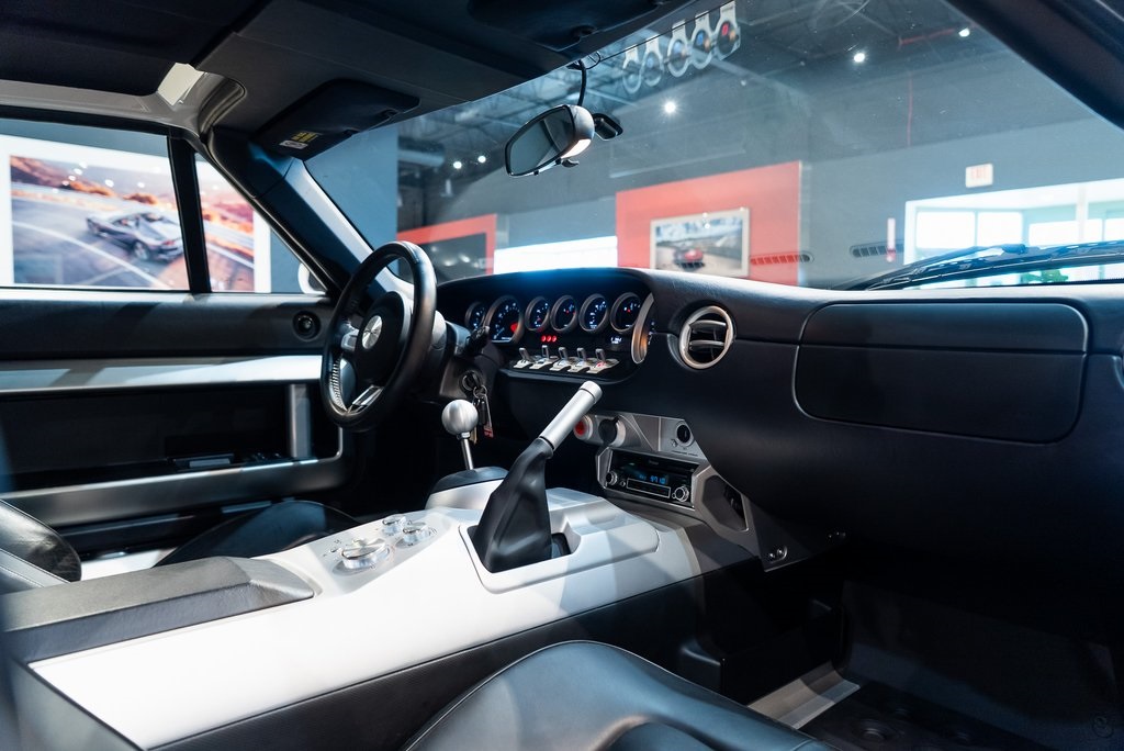 2005 Ford GT Base photo 27