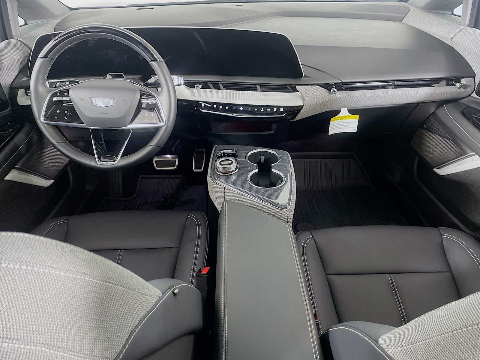 2025 Cadillac Optiq Luxury photo 2