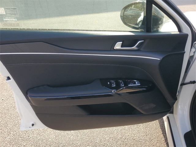 2025 Kia K5 GT-Line photo 6