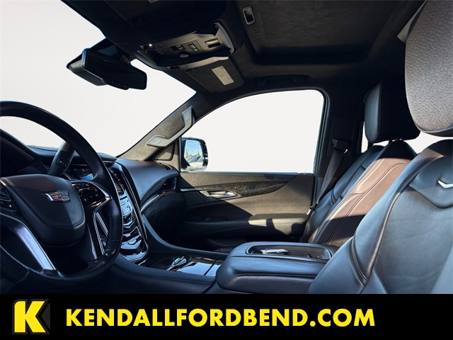 2016 Cadillac Escalade Platinum photo 3