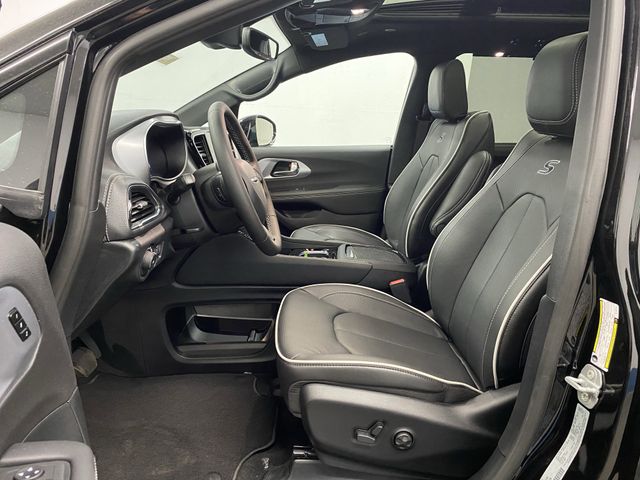 2026 Chrysler Pacifica Limited photo 3