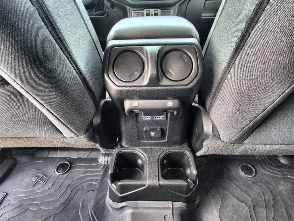 2024 Jeep Wrangler Sahara photo 20