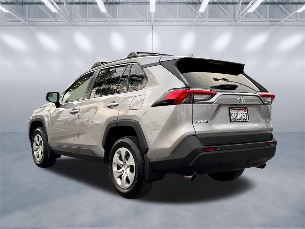 2020 Toyota RAV4 LE photo 4