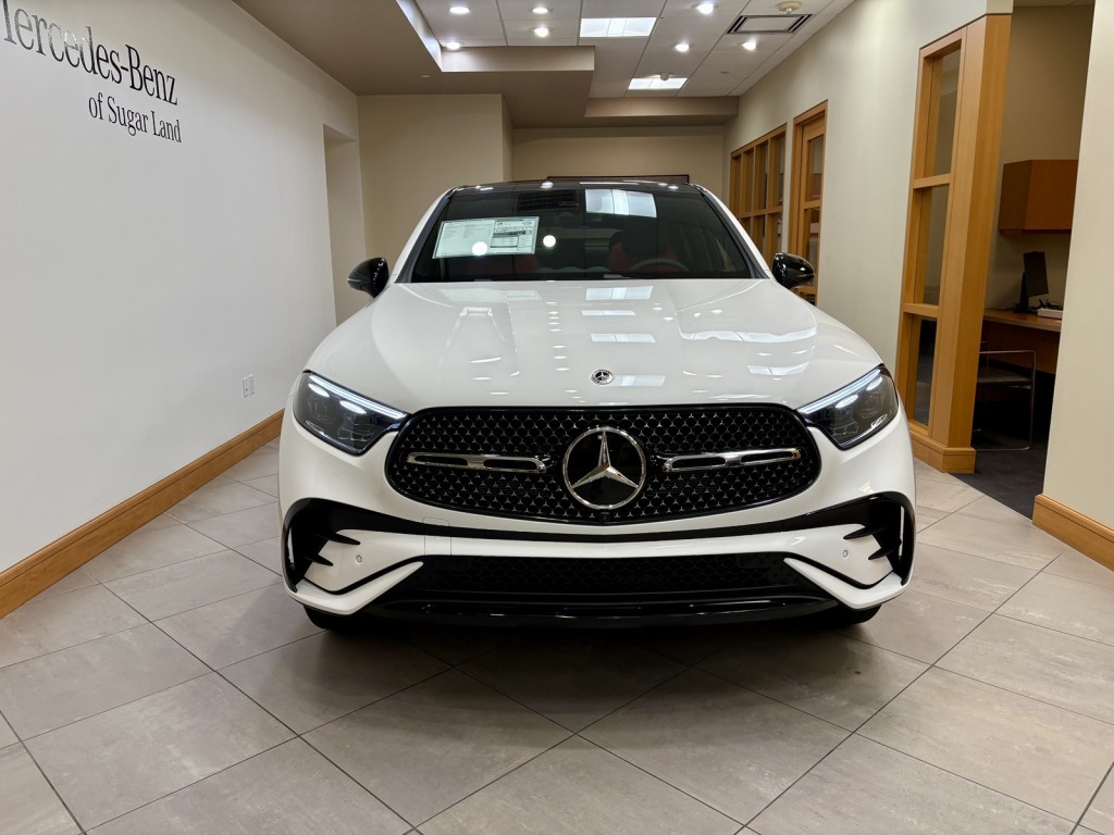 2026 Mercedes Benz GLC 300 4MATIC photo 2