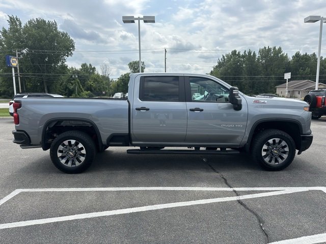 2025 Chevrolet Silverado 2500HD Custom photo 5
