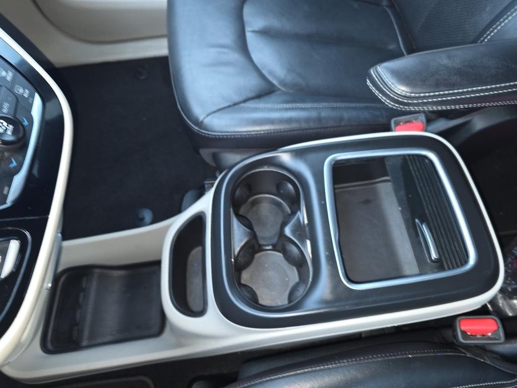 2022 Chrysler Pacifica Touring L photo 13