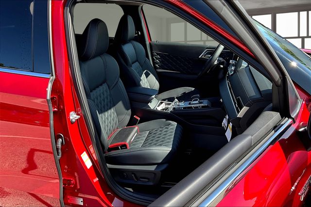 2025 Mitsubishi Outlander PHEV SEL photo 12