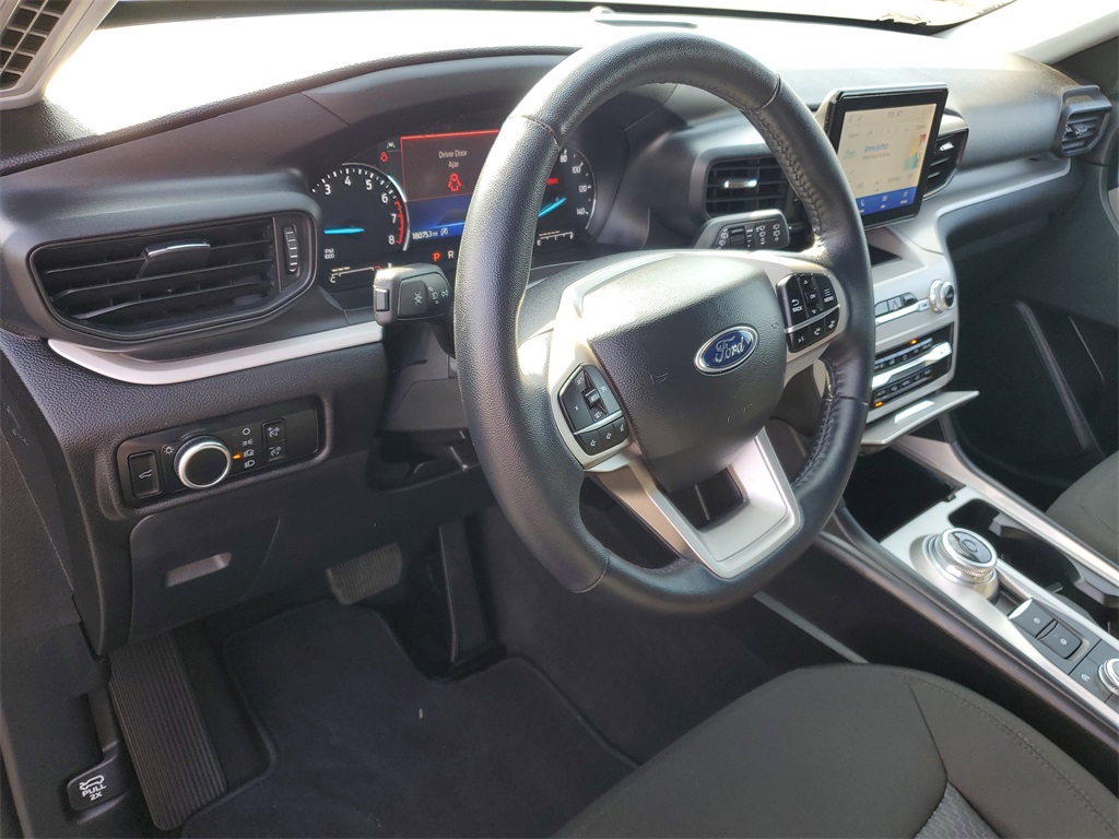 2023 Ford Explorer XLT photo 6