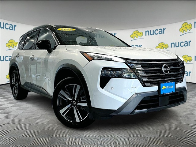 2025 Nissan Rogue SL's photo