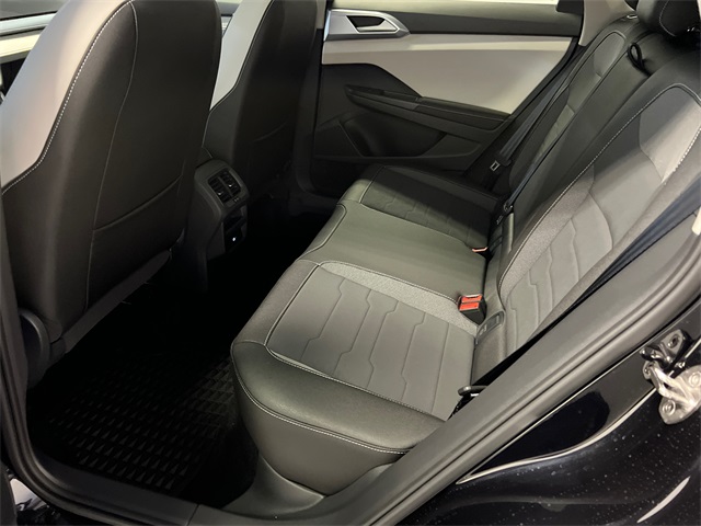 2025 Volkswagen Taos SE photo 8