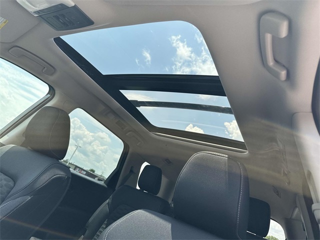 2025 Nissan Pathfinder SV photo 17