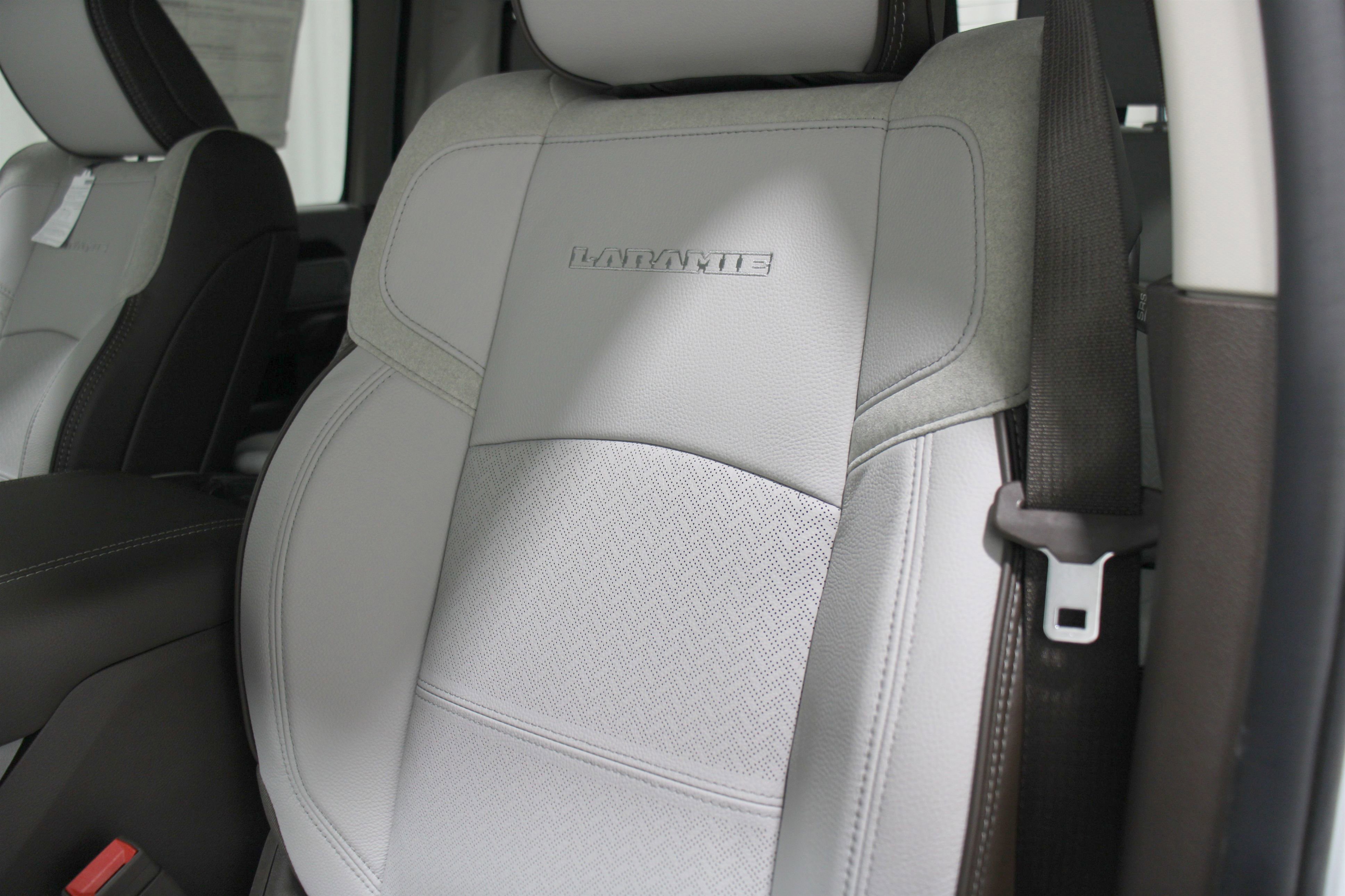 2025 Ram 3500 Laramie photo 4