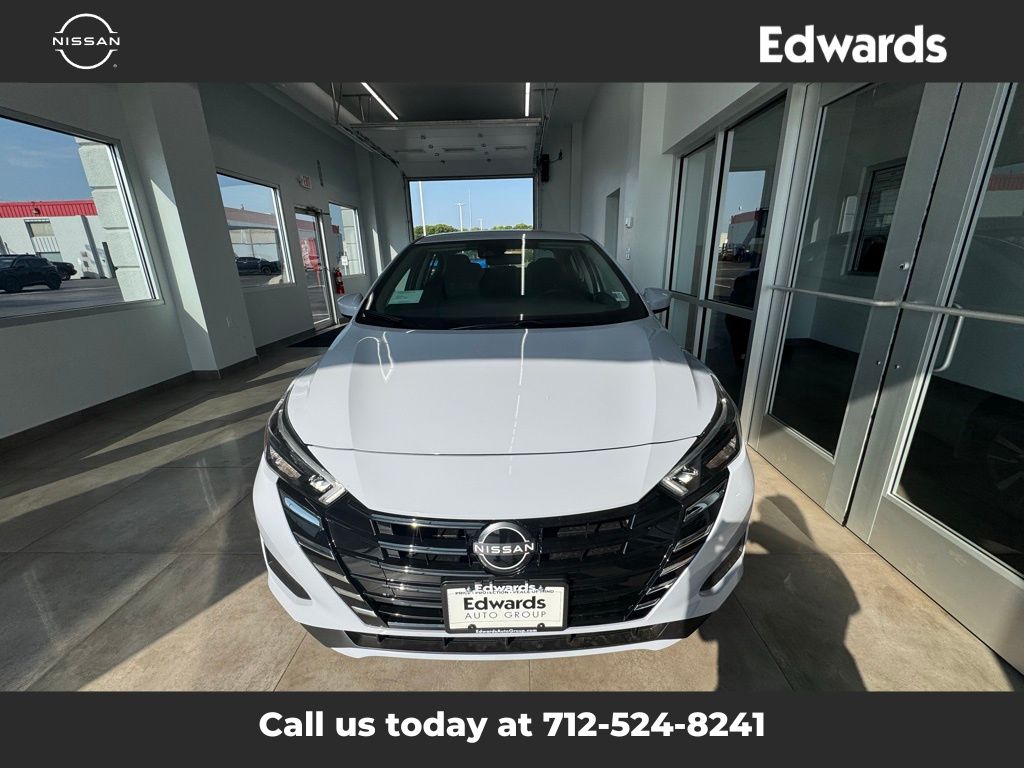 2025 Nissan Versa SV photo 4