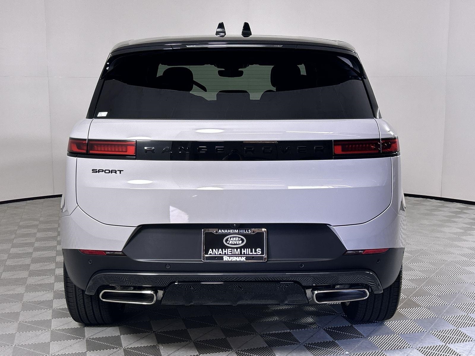2025 Land Rover Range Rover Sport SE photo 4
