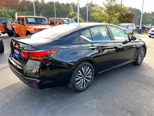 2023 Nissan Altima 2.5 SV photo 3