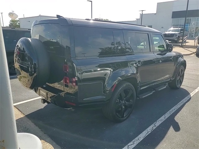 2023 Land Rover Defender 130 X-Dynamic SE photo 2