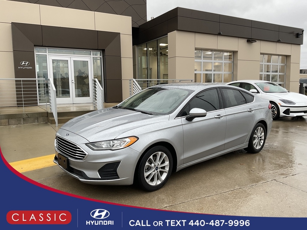 2020 Ford Fusion SE's photo