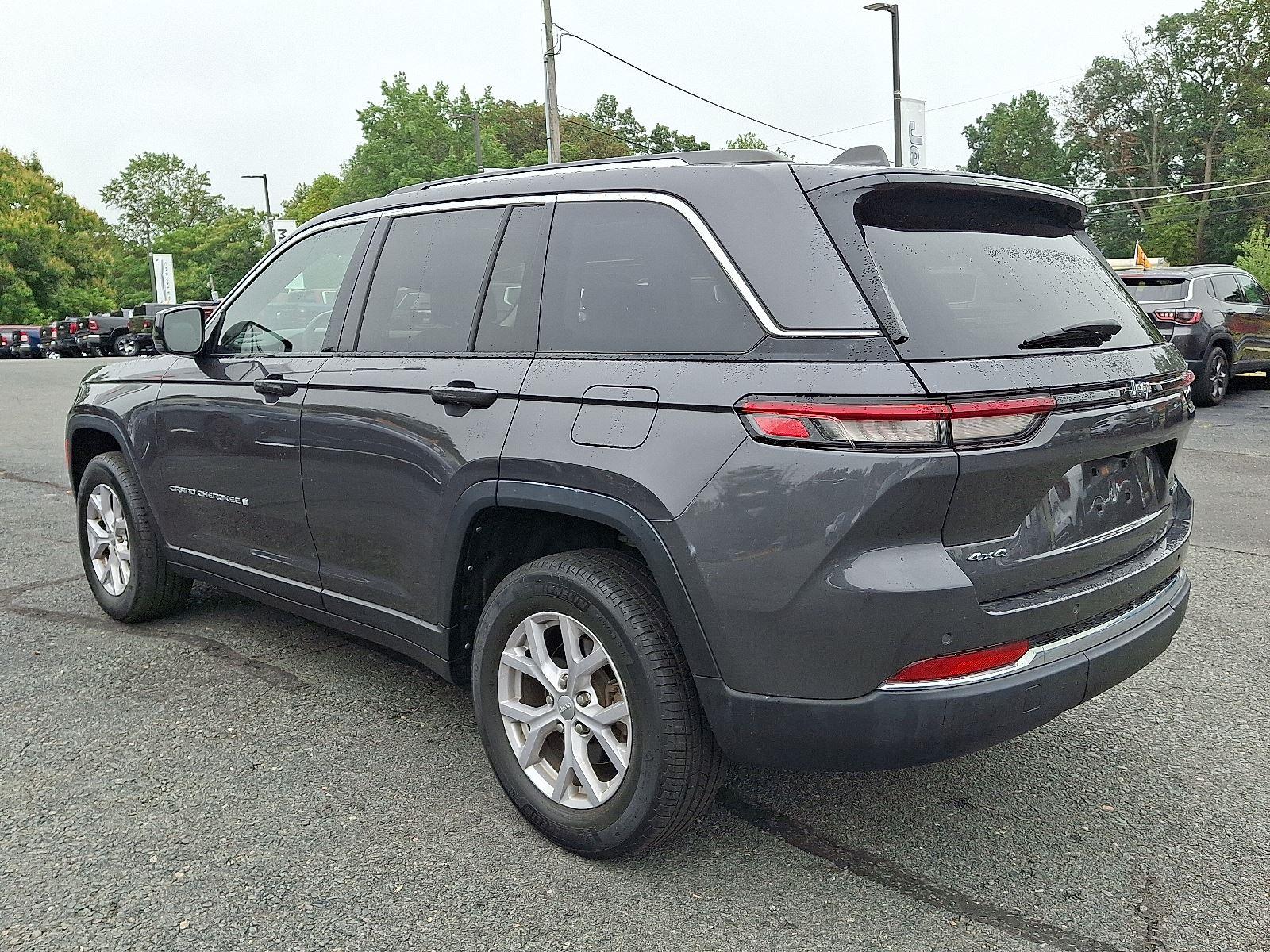 2022 Jeep Grand Cherokee Limited photo 3