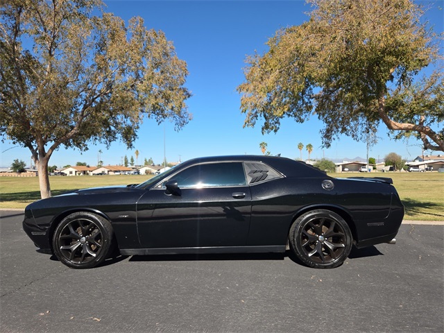 2015 Dodge Challenger SXT Plus photo 3