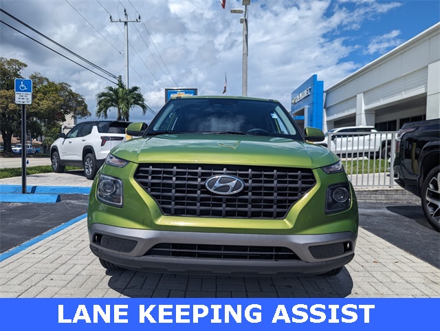 2024 Hyundai Venue SE photo 3