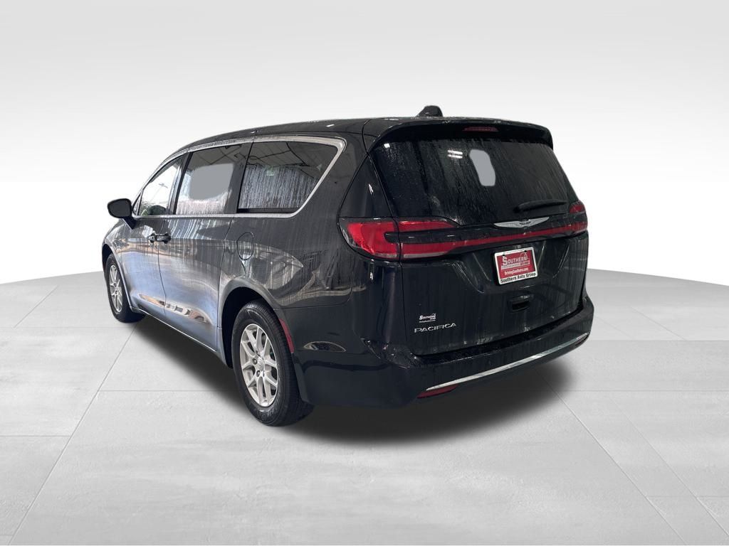 2025 Chrysler Pacifica photo 3