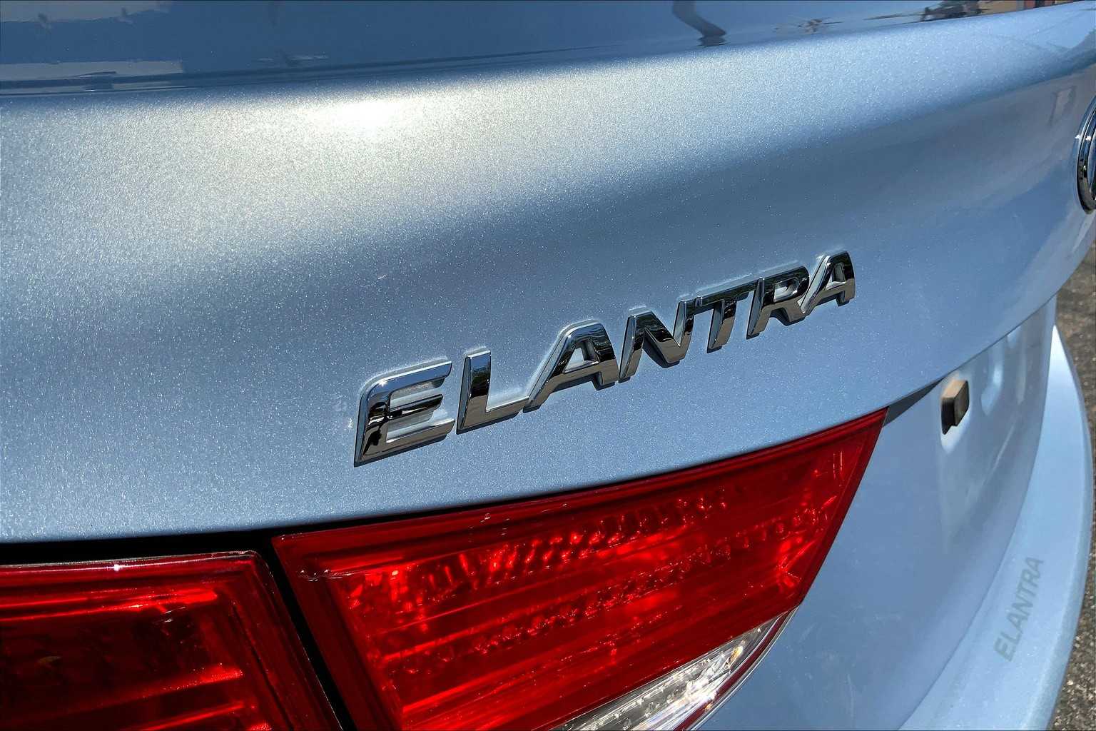 2013 Hyundai Elantra GLS photo 24