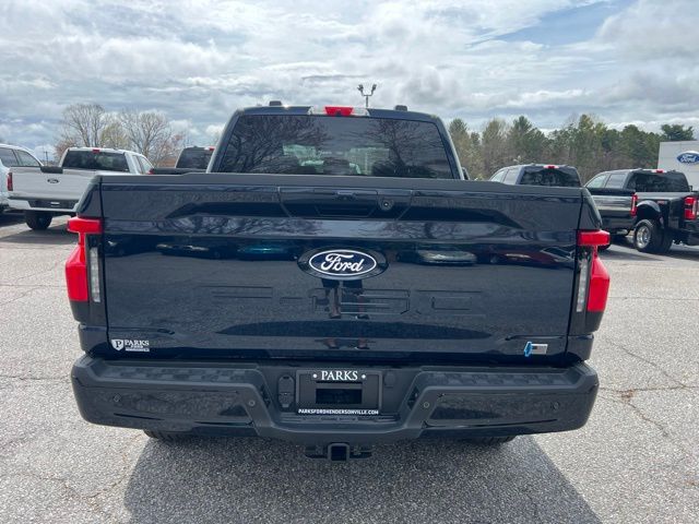 2025 Ford F-150 Lightning photo 4