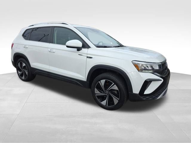 2024 Volkswagen Taos SE's photo