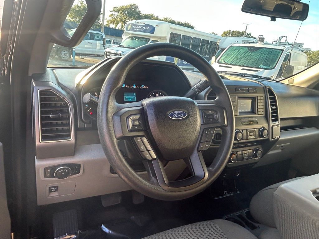 2017 Ford F-150 XLT photo 29