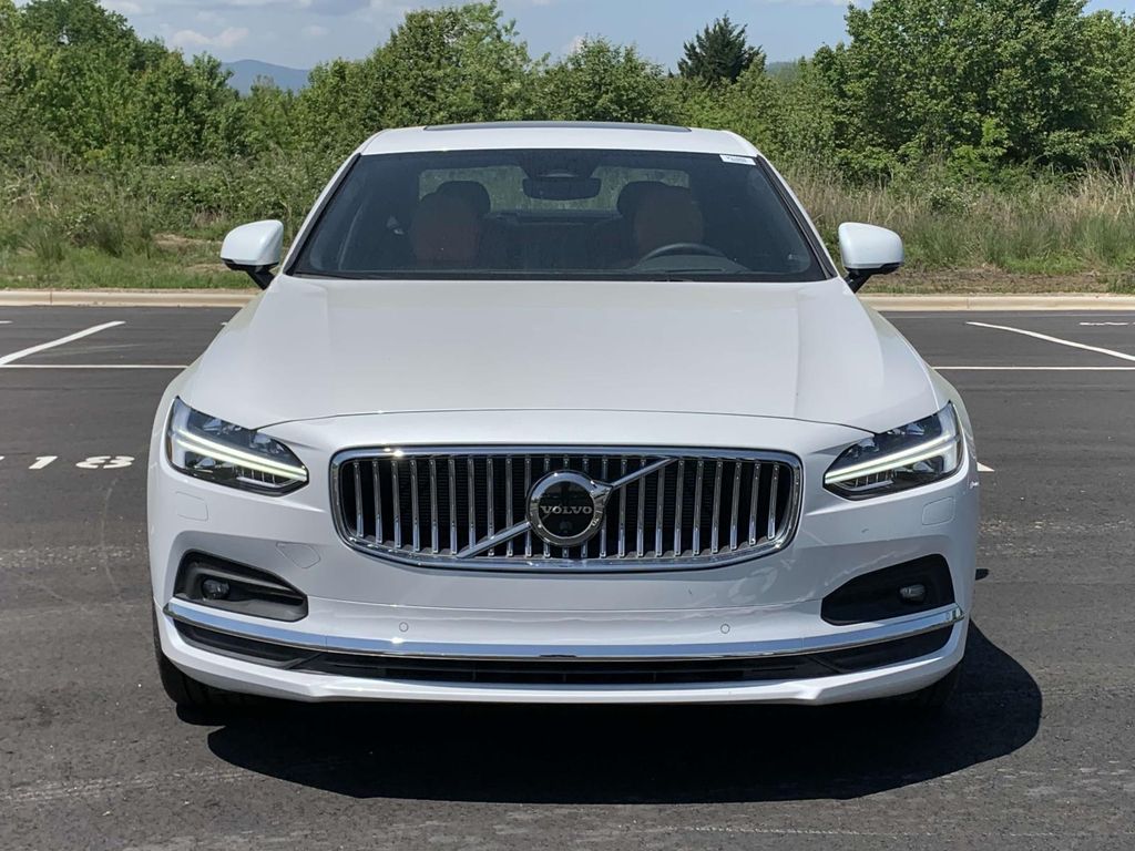 2025 Volvo S90 photo 15