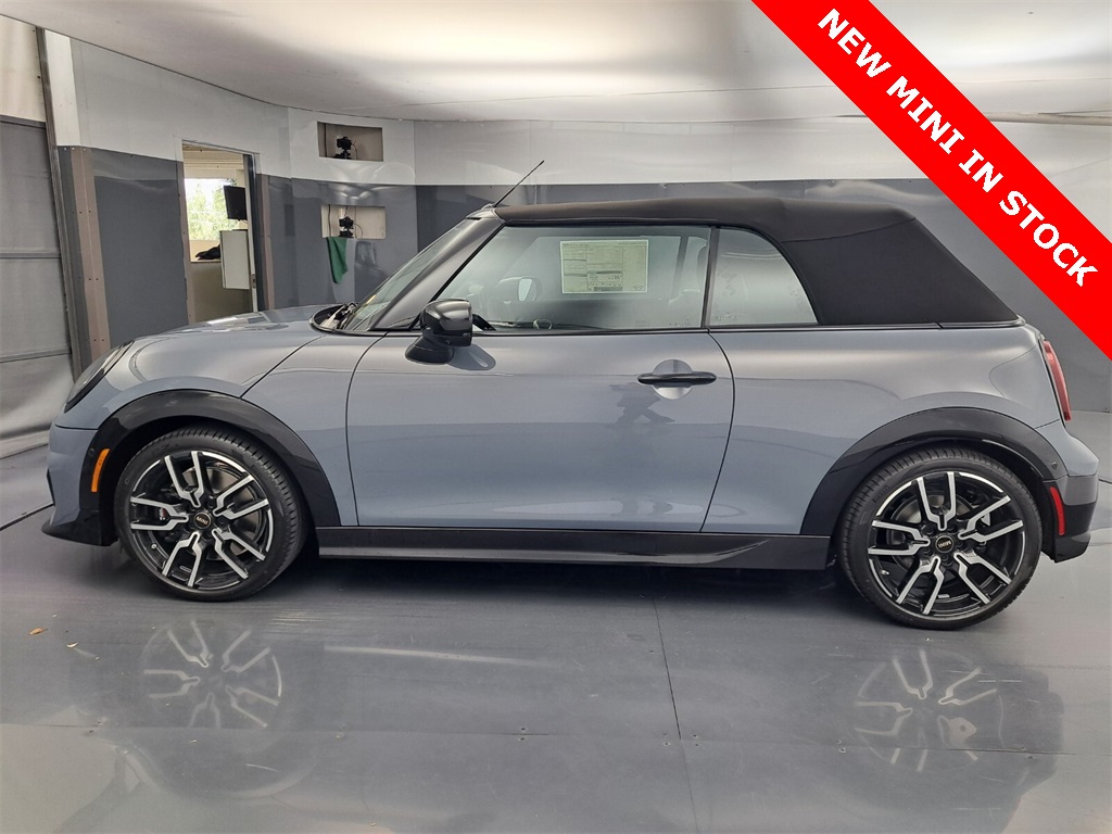 2026 Mini Cooper Convertible Iconic photo 4