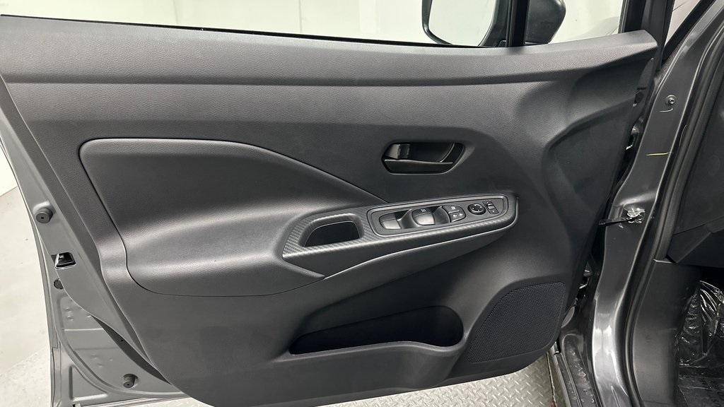 2025 Nissan Versa S photo 17